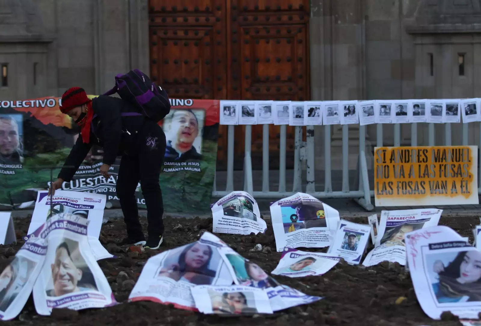 Fosas clandestinas frente a palacio nacional
