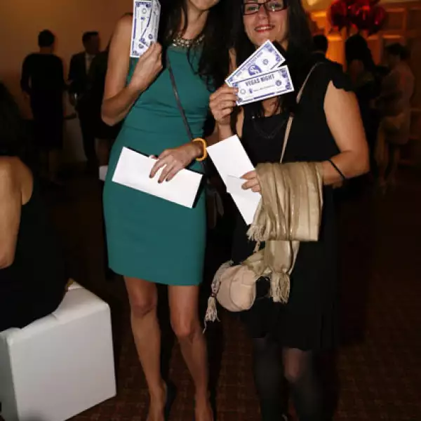 Isabel Vasconez y Miriam Benedi