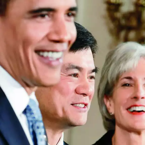 Kathleen Sebelius tiene en común con Obama el interés en la defensa del medio ambiente. Ocupa la Secretaría de Salud.