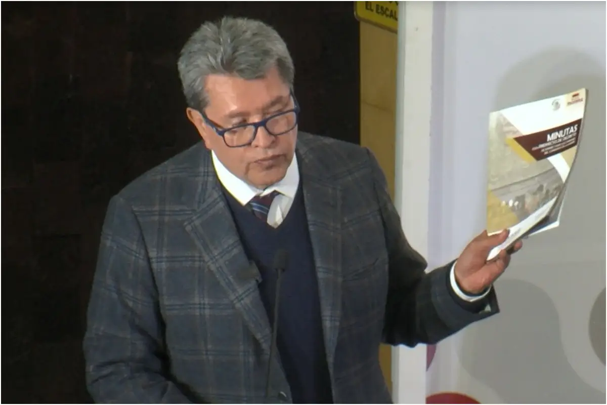 Ricardo Monreal en plenaria de diputados