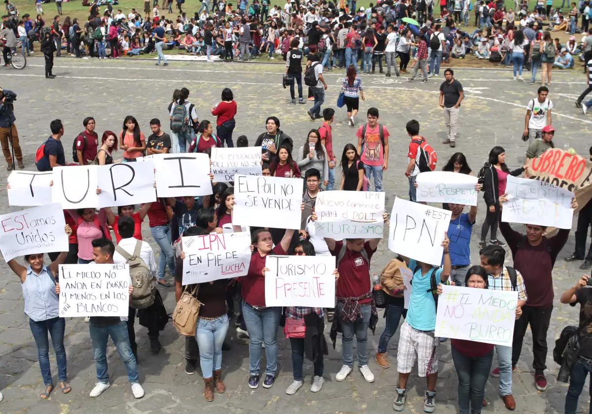 Los alumnos denuncian la existencia de grupo porriles dentro del IPN.