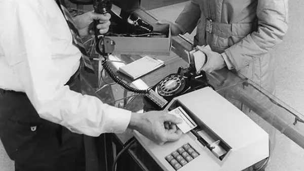 Los laboratorios de IBM desarrollaron las tiras magnéticas de las tarjetas de crédito.