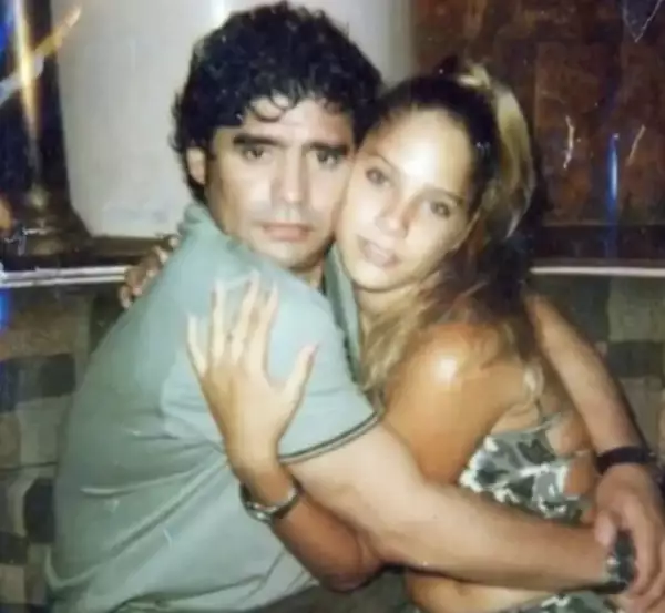 Diego Armando Maradona y Mavys Álvarez