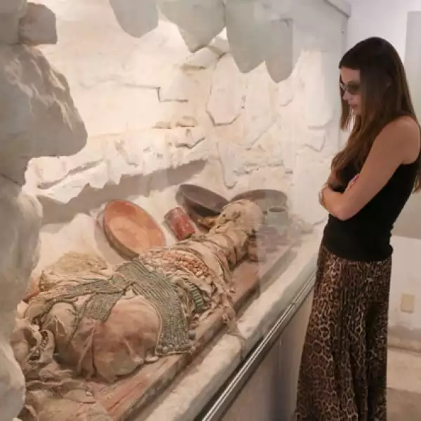 Sofía viajó acompañada de varios familiares, entre ellos su hijo Manolo y su novio Nick Loeb.