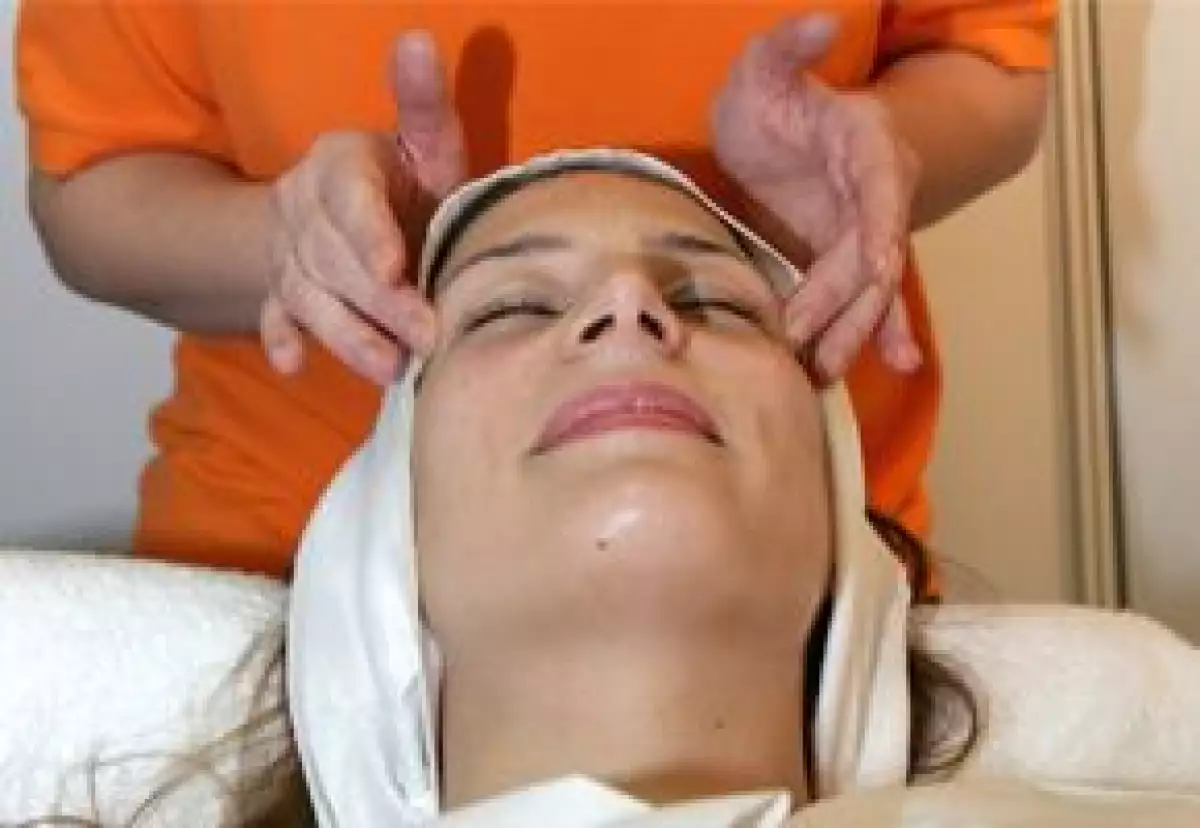 La experta en cuidado facial de Helena Rubinstein reveló a la revista ELLE sus secretos.