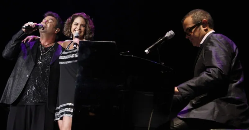 El público se entusiasmó con la actuación de artistas como Mijares, Lucero, Aleks Syntek y Margarita `La Diosa de la Cumbia´