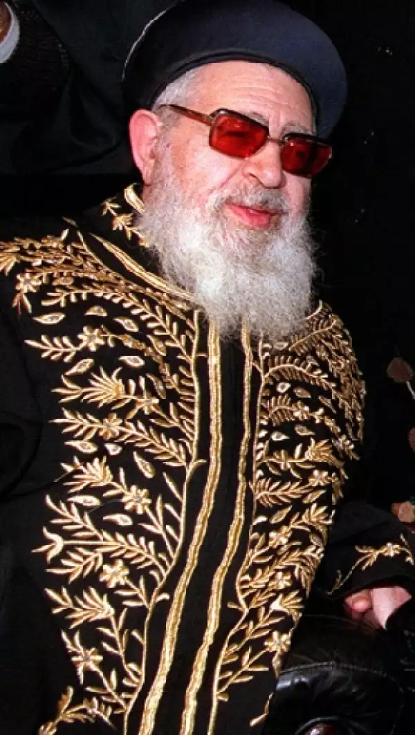 Uno de los rabinos más importantes del mundo, Ovadia Yosef, recibió la noticia con llantos.