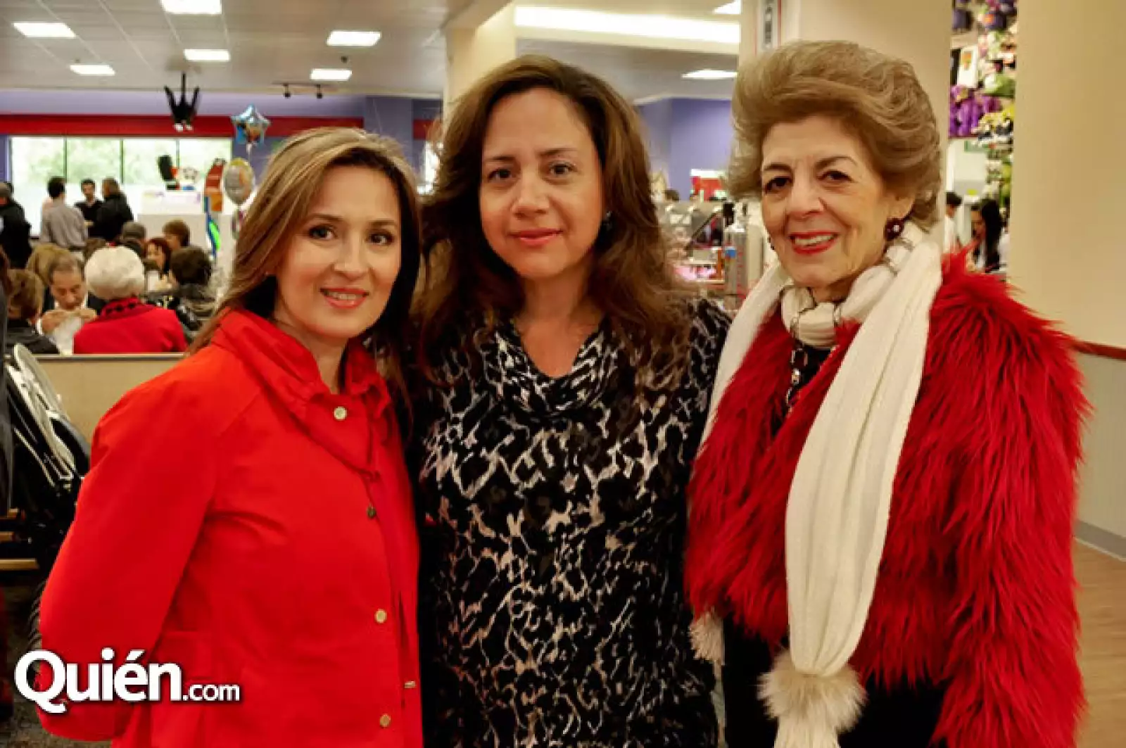 Nancy Medina de Brunell, Marilú Brunell y Anita Brunell de González