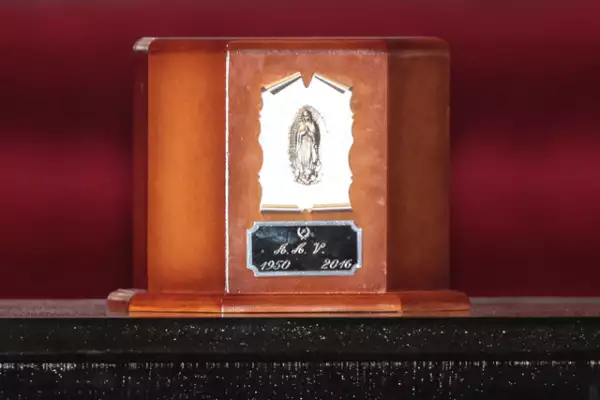 Urna con las cenizas de Juan Gabriel.