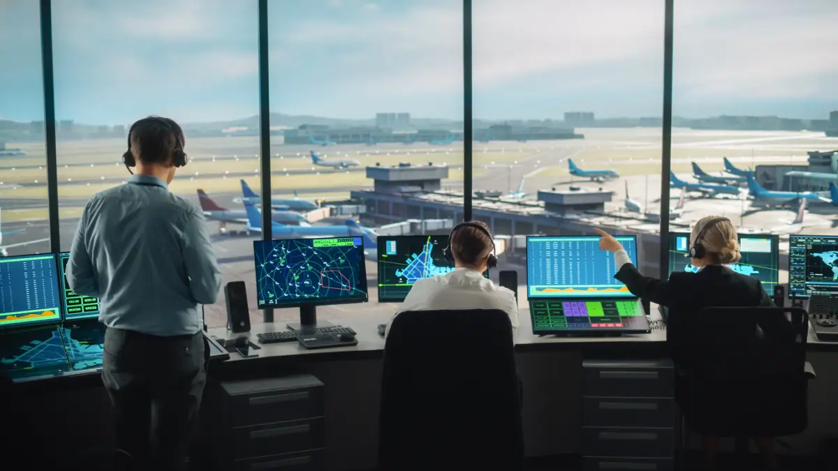 Crisis de controladores aéreos: presión operativa y amenaza de huelga en plena antesala del Mundial