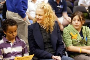 Nicole no lleva una buena relación con Connor e Isabella.