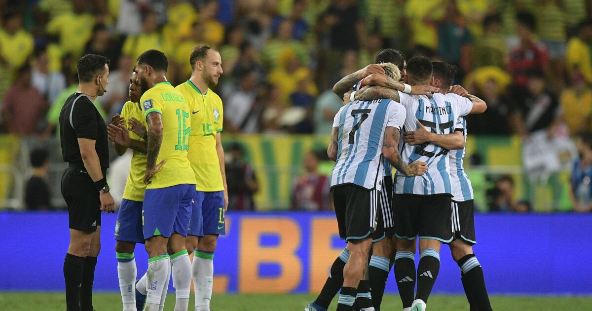 FIFA, Güney Amerika takımlarına stadyum kapatma ve para cezası yaptırımı uyguladı