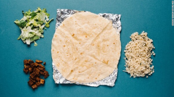Los carbohidratos en el burrito dan energía a los músculos para el ejercicio.