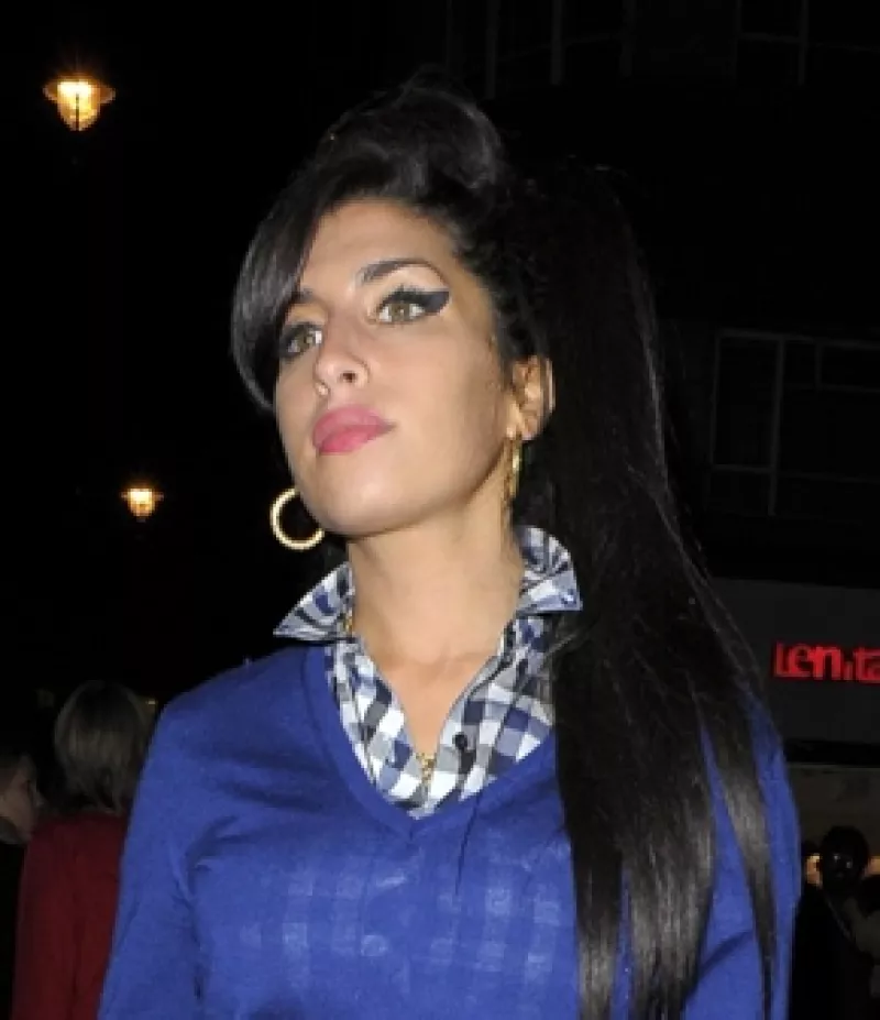 El cuerpo de la cantante británica fue encotrado esta madrugada sin vida dentro de su casa de Londres.