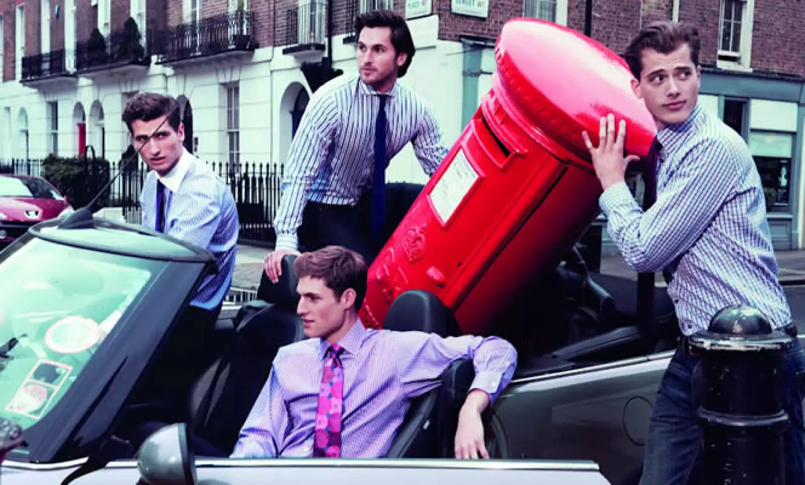 En la imagen, cuatro opciones que puedes utilizar en tu guardarropa para mantener un estilo fresco pero elegante.