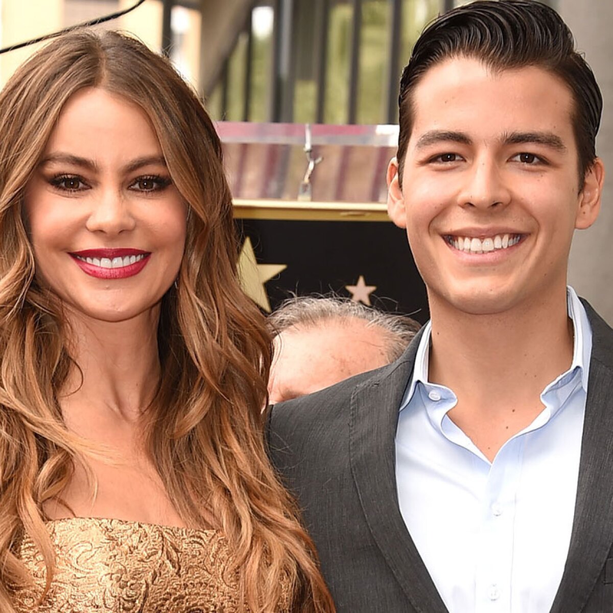 el hijo de sofia vergara debuto como modelo lo viste