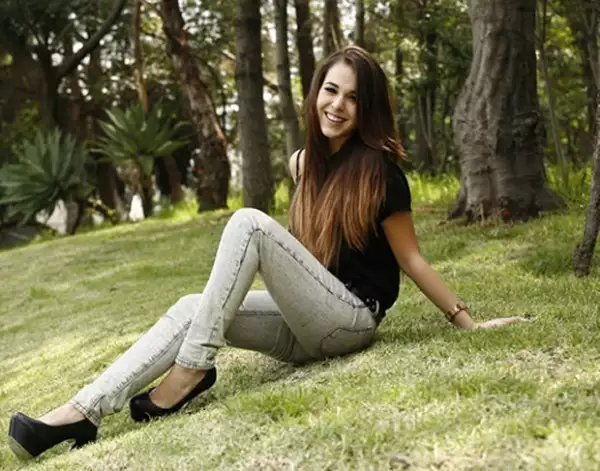 Danna Paola asegura estar soltera, aunque se le ha relacionado con Eleazar Gómez.