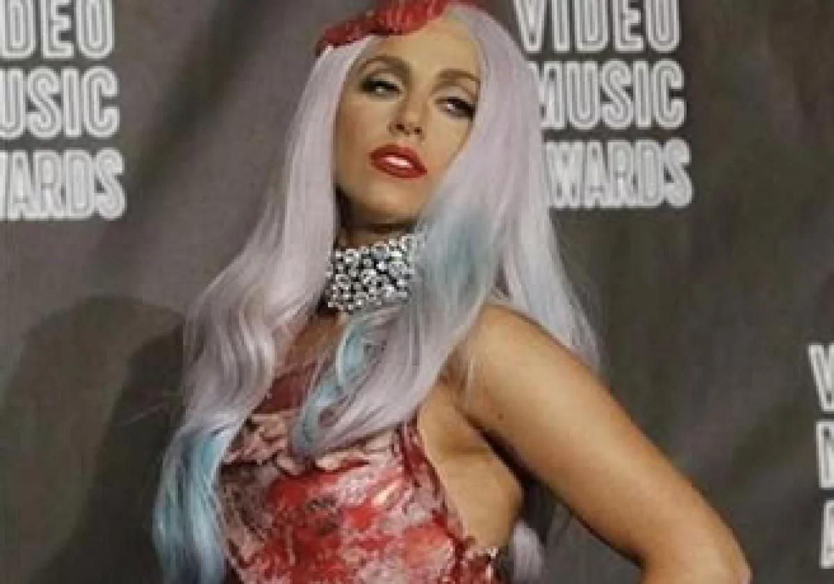 El traje de carne cruda que lució la cantante es el disfraz preferido de la gente en Estados Unidos. (Foto: Reuters)