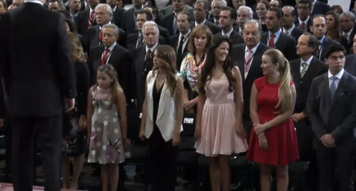 Las hijas de Angélica Rivera y los hijos de Peña Nieto durante el acto oficial.