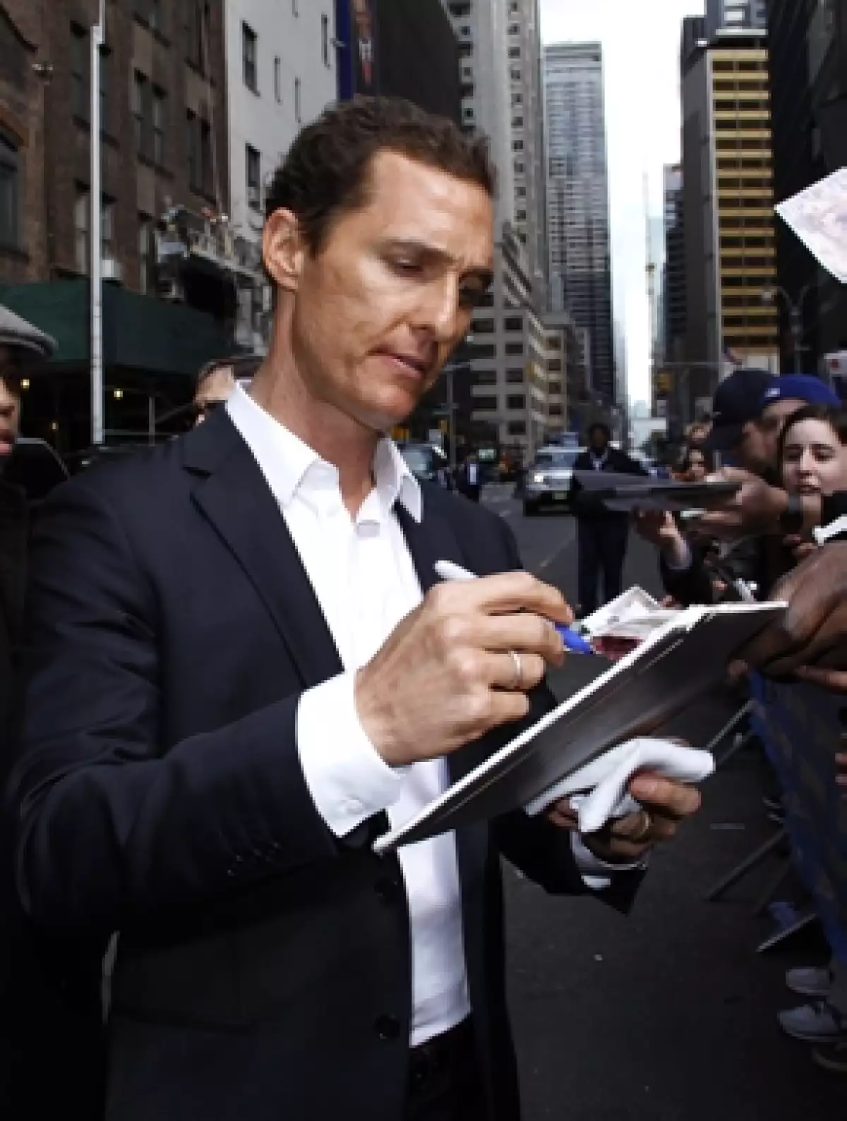 Así lució el actor hace unos días en una firma de autógrafos.