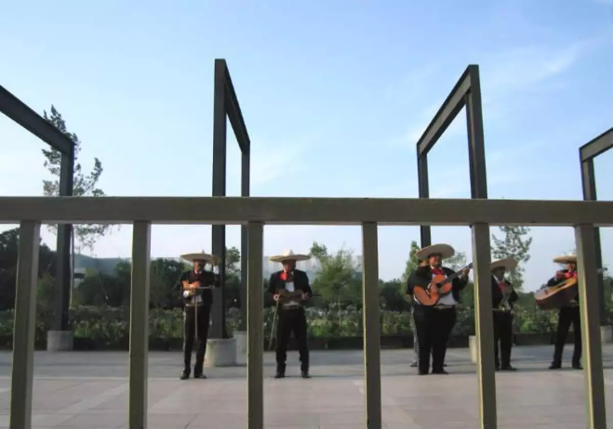 Mariachis en el Parque Fundidora de Monterrey, NL