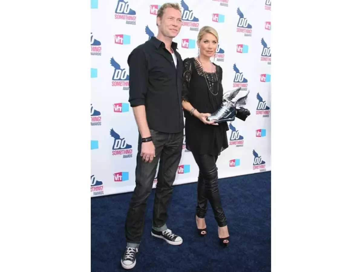 Christina Applegate diseña joyería para ayudar con la lucha contra el cáncer.