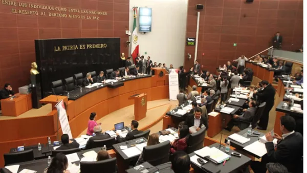 Las comisiones de Puntos Constitucionales, la de Estudios Legislativos y la de Energía de la Cámara de Senadores aprobaron este lunes en lo general el dictamen en materia energética; y dio inicio la discusión en lo particular.