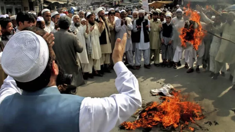 Pakistan protestas EU davis raymond