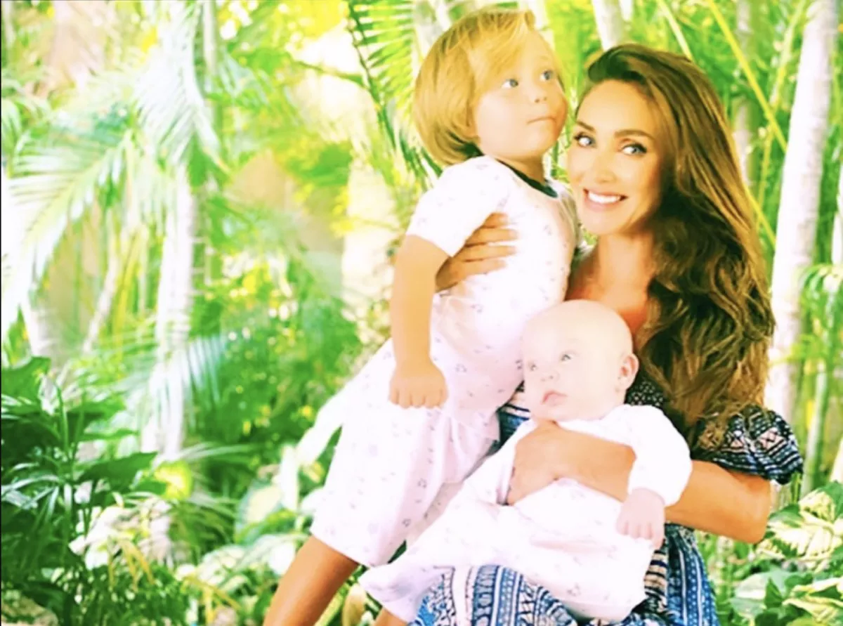 Anahí y sus hijos  Manuel y Emiliano