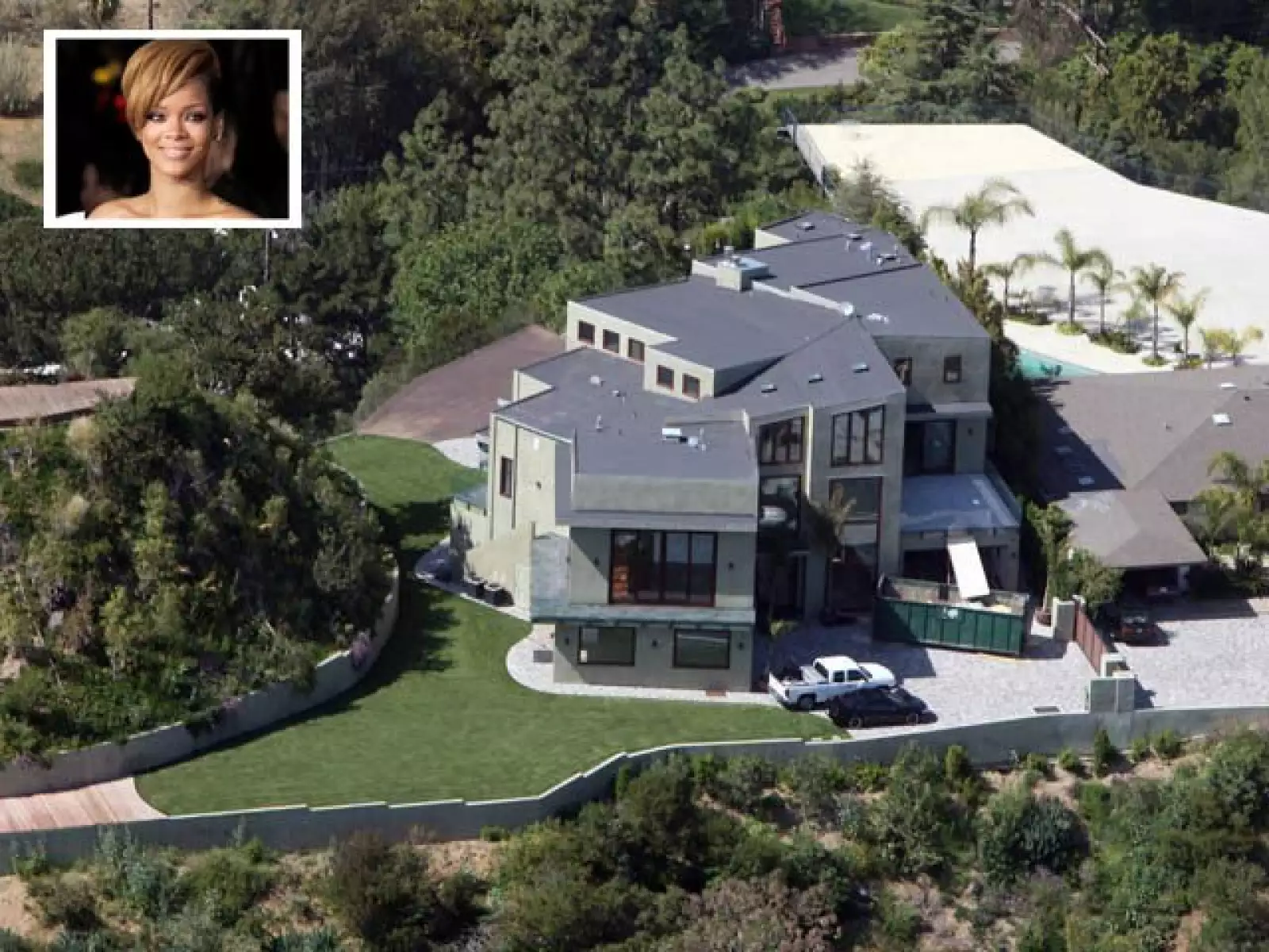 Rihanna decidió establecerse en esta linda casa con muchas áreas verdes en Beverly Hills