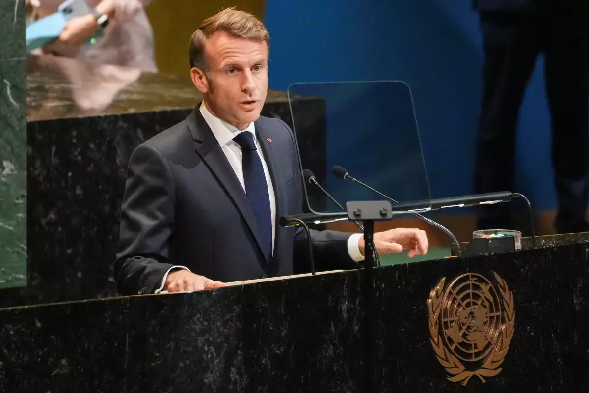 El presidente francés Emmanuel Macron se dirige a los delegados durante una reunión de alto nivel de jefes de estado sobre una solución de dos estados entre Israel y los palestinos en la sede de las Naciones Unidas en la ciudad de Nueva York, EE. UU., el 22 de septiembre de 2025.Francia reconoce Estado Palestino en la ONU