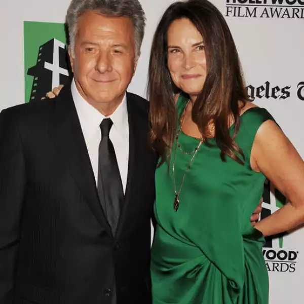 Dustin Hoffman y Lisa Gottsegen.