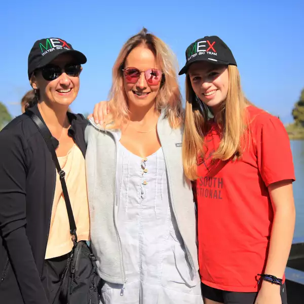 Susana Bernardi, Bárbara Gamiz y Carlota Girault 