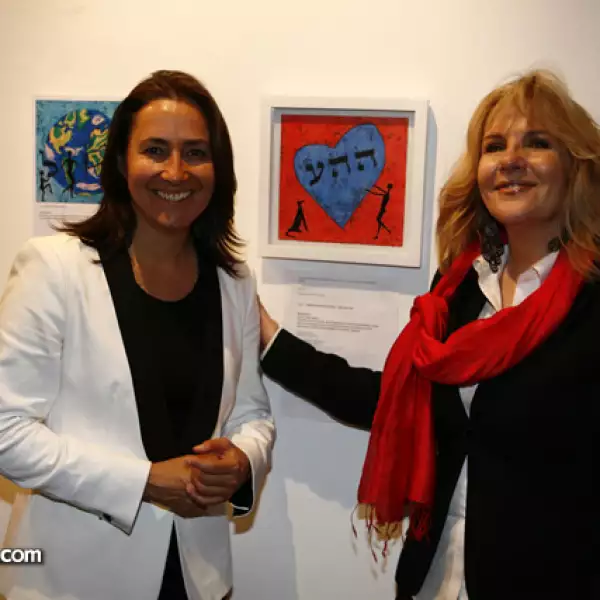 Gabriela Saavedra,Esther Misrachi