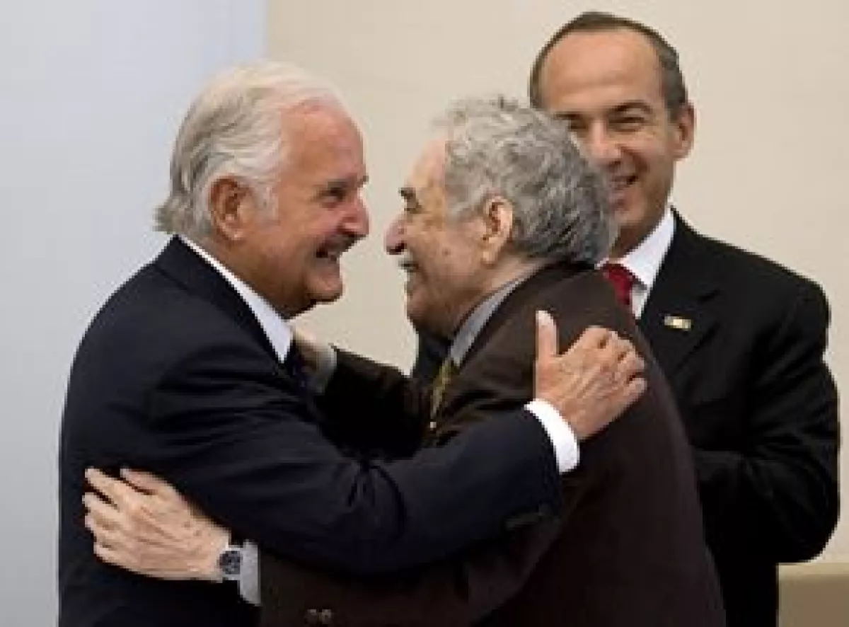 El presidente de México encabezó la ceremonia de inauguración del Homenaje Nacional al escritor, a la que también asistió García Márquez.