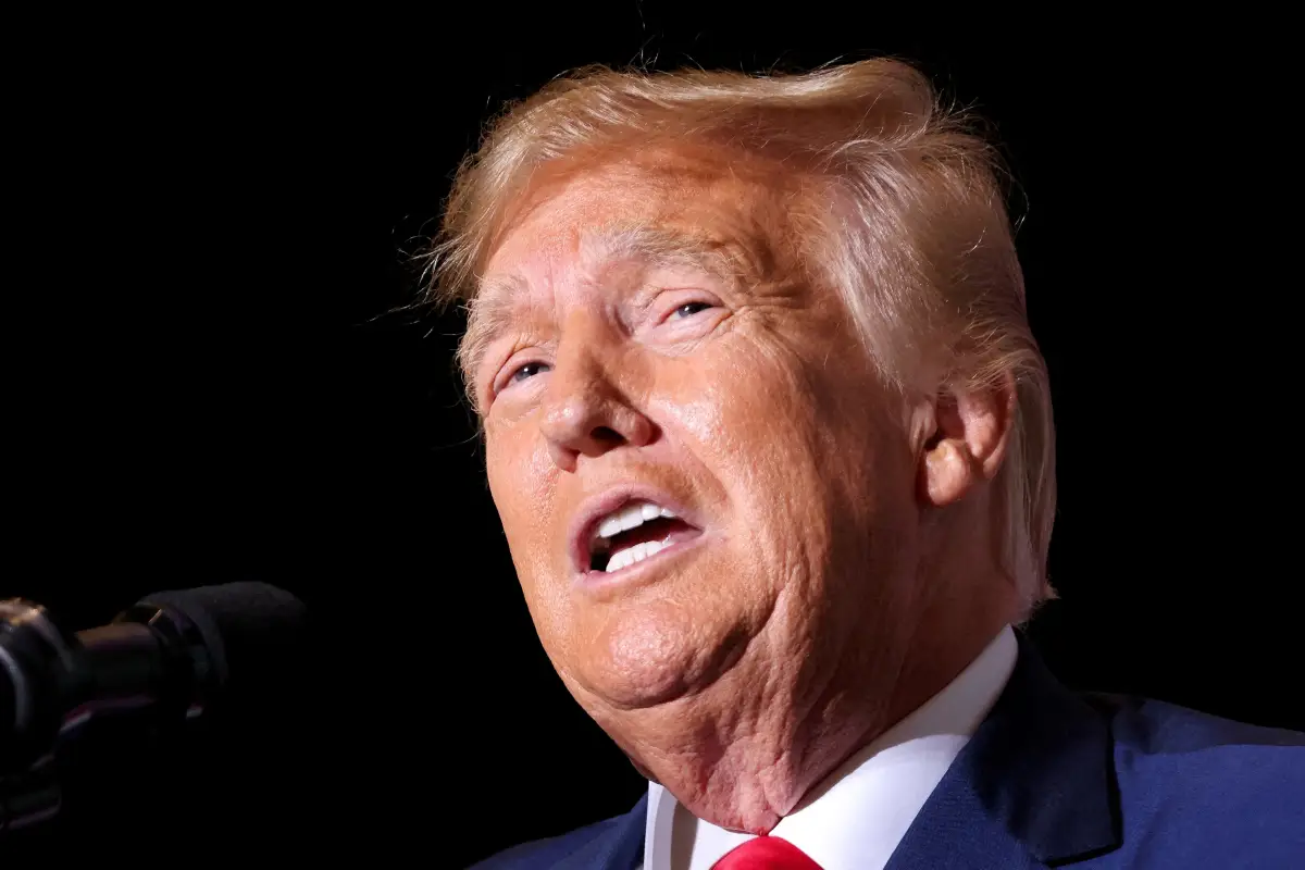 El expresidente de los Estados Unidos y candidato presidencial republicano Donald Trump habla en un evento de campaña en Council Bluffs, Iowa, EE. UU., el 7 de julio de 2023.