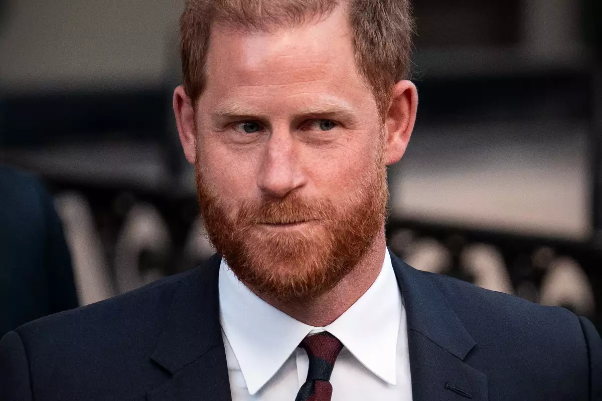 principe harry consideraria cambiarse el apellido real