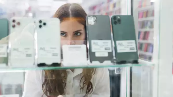 Un celular 2,000 pesos vs. uno de 30,000: qué cambia realmente entre un Poco y un Galaxy 