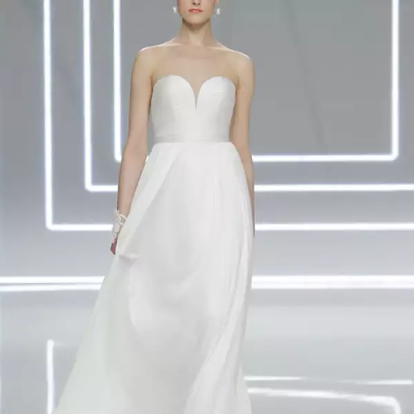 Vestido Nabil con escote corazon de muselina de seda.