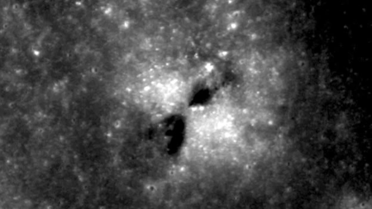 científicos hallan una nave estrellada en la Luna