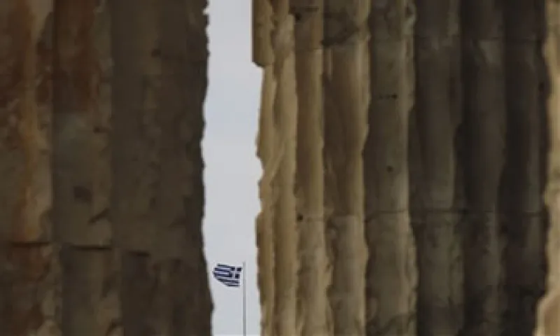 Fitch es la tercera de las grandes agencias en recortar a Grecia hacia el territorio de la moratoria. (Foto: AP)