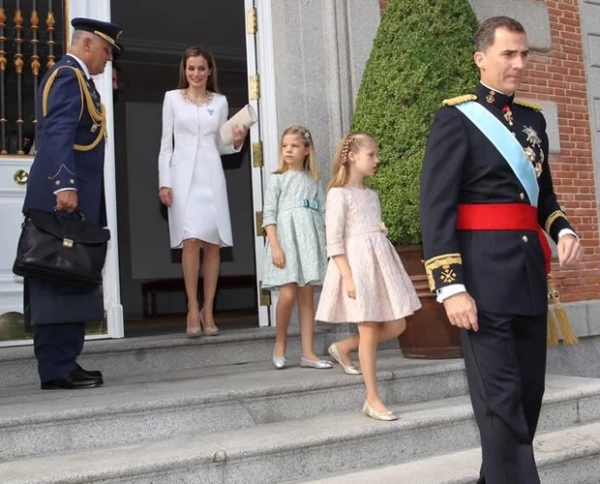 La familia real antes de partir hacia el Congreso de los Diputados.