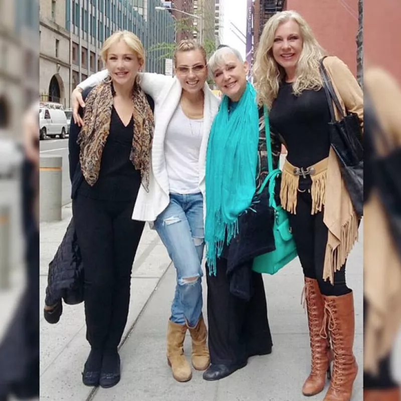 Ernestina, Gabriela y Thalía Sodi celebraron un año más de vida de su hermana Fede, paseando por Nueva York y disfrutando la obra Kinky Boots.