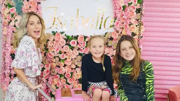 Geraldine Bazán y sus hijas.