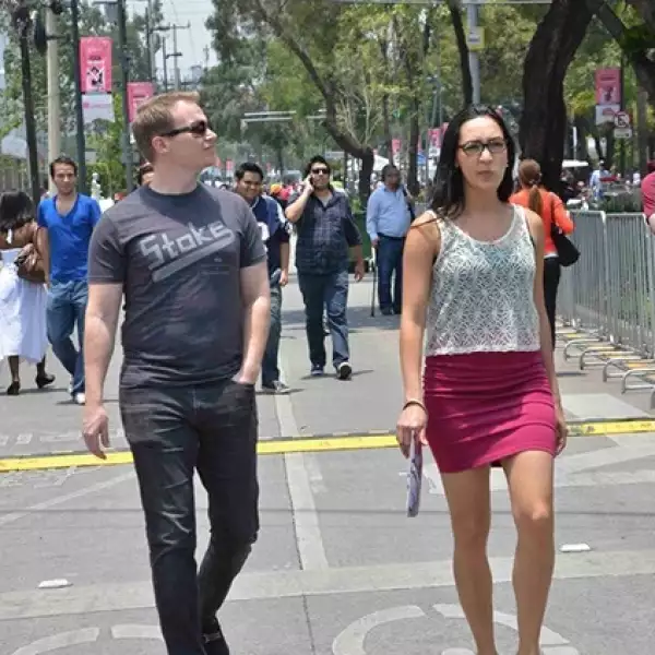 Matt Tomkins y Perla Haro.