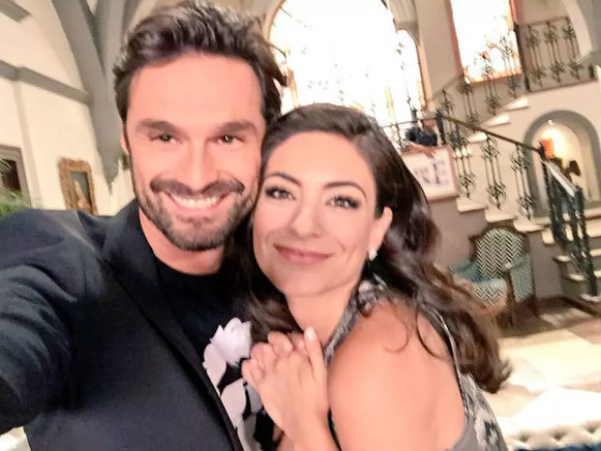 Iván Sánchez junto a Ana Brenda Contreras, su coprotagonista en Lo Imperdonable.