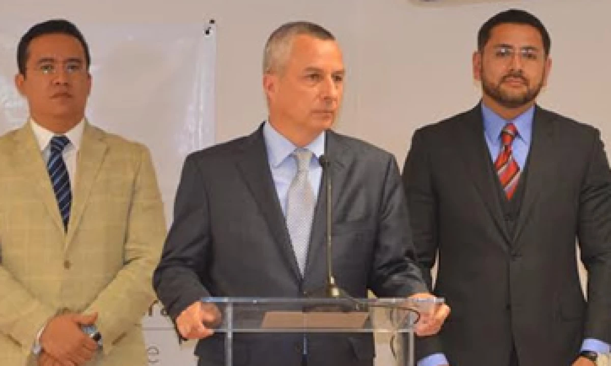 El fiscal de Puebla, Víctor Carrancá, informó en conferencia de prensa sobre la investigación del multihomicidio. (Foto: twitter.com/FiscaliaPuebla )