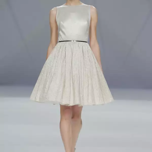 Presentó propuestas cortas, largas, así como jumpsuits y rompers.