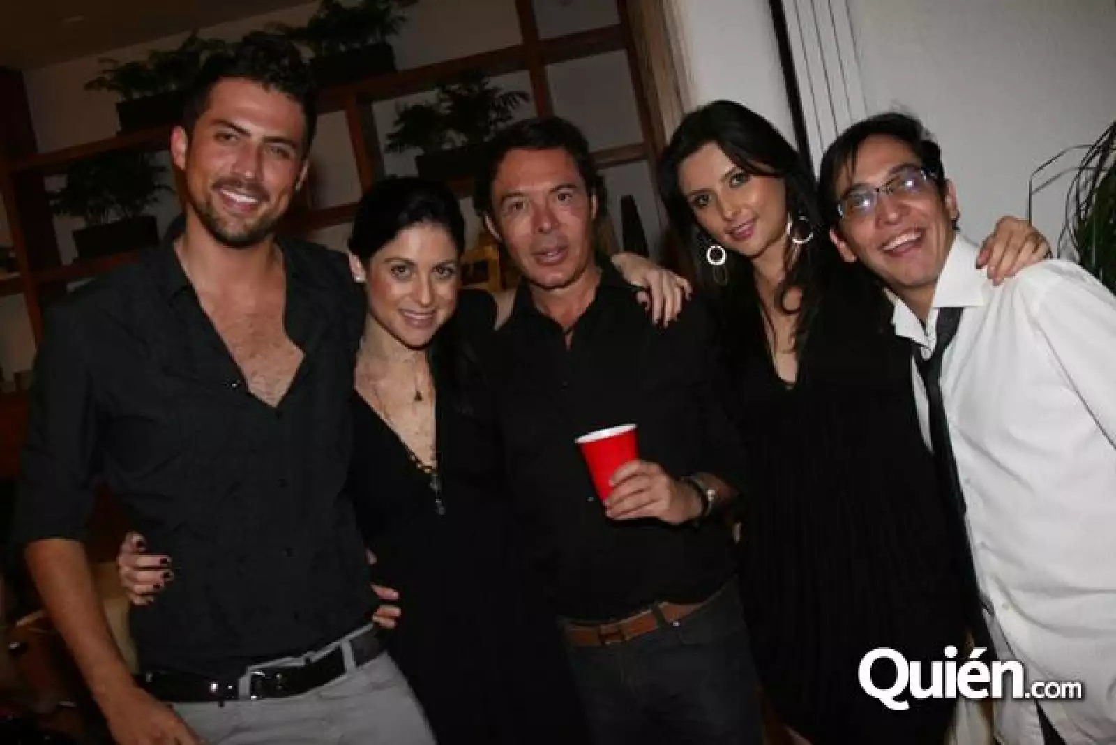 Fiesta de Fernando Lebrija por sus 2 diosas de plata