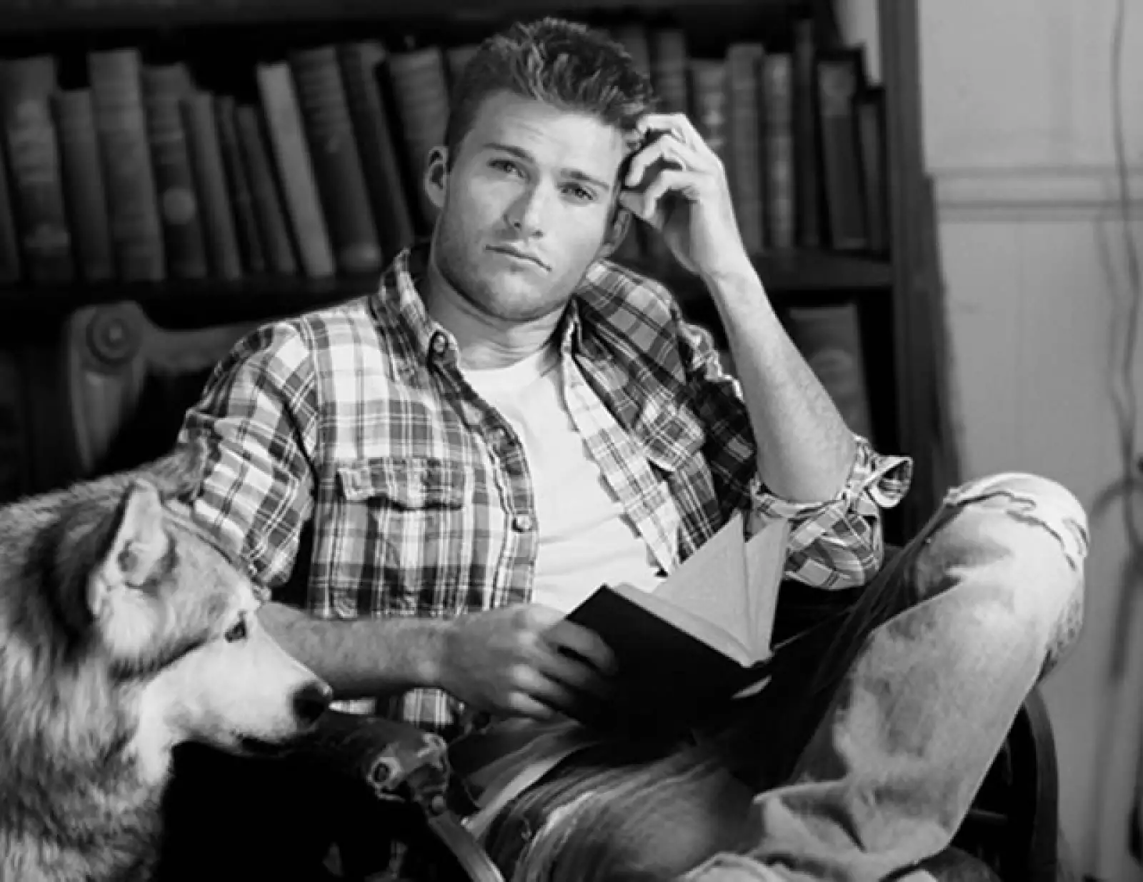 Your wildest dream? El actor Scott Eastwood, quién interpreta a la pareja de Taylor Swift en su video "Wildest Dreams", no podía faltar en esta lista.